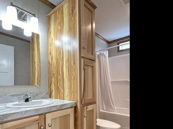 2024 Redman 101 122RENW-1666H22193  Home