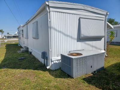 Photo 4 of 18 of home located at 11 Imperial Avenue Palmetto, FL 34221