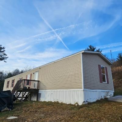 Photo 2 of 12 of home located at 130 Mayapple Ln Mount Hope, WV 25880