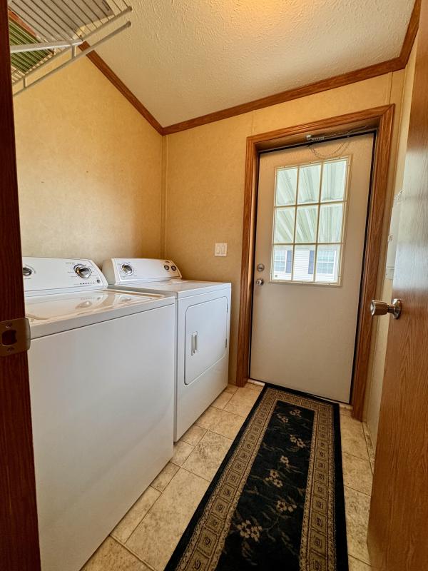 2005 Skyline ab Mobile Home