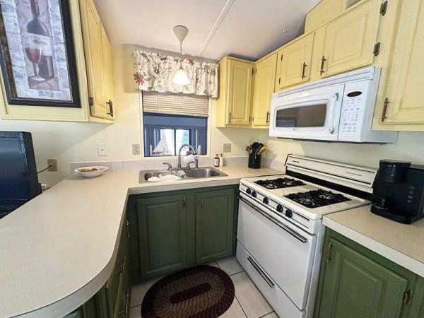 1990 Fleetwood Manufactured Home