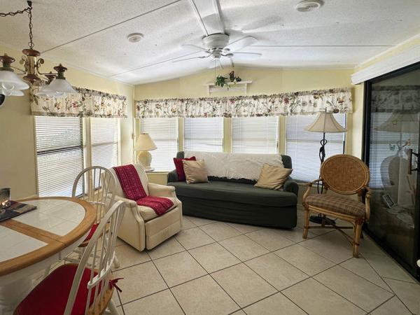 1990 Fleetwood Manufactured Home