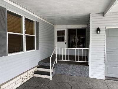 Photo 2 of 16 of home located at 609 Tulip Circle W Auburndale, FL 33823