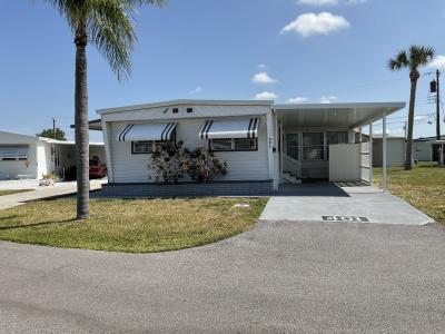 Photo 2 of 16 of home located at 3901 Bahia Vista St. #401 Sarasota, FL 34232