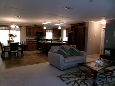 Photo 4 of 12 of home located at 7100 Ulmerton Rd Lot 1021 Largo, FL 33771