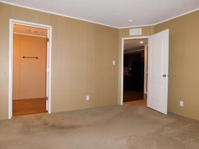 Photo 5 of 25 of home located at 1668 Gallahad Dr Lakeland, FL 33810