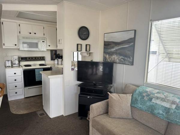 1985 Oaks Manufactured Home