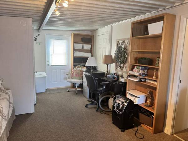 1985 Oaks Manufactured Home