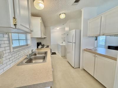 Photo 4 of 13 of home located at 5819 Heritage Drive Groveland, FL 34736
