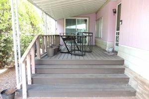 Steps to the front deck