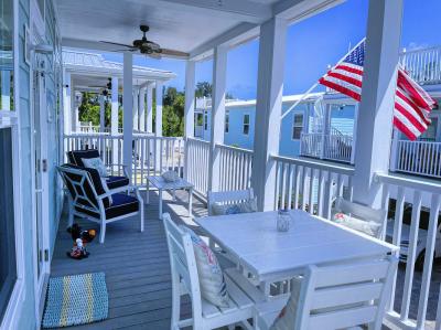 Photo 3 of 26 of home located at 368 NE Wharf Way Jensen Beach, FL 34957
