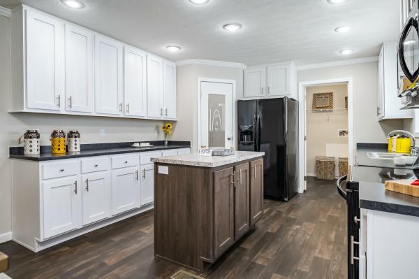 2023 CLAYTON RUTLEDGE 300 25RGR28684AH23  Home