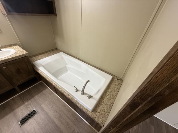 2019 35REV16763AH19  Home