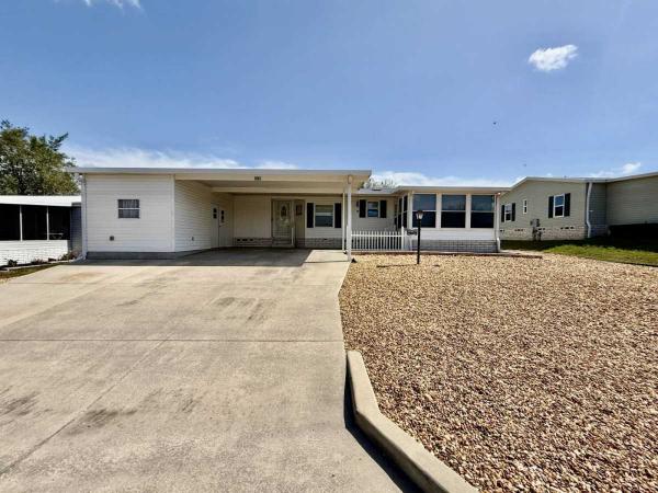 Photo 1 of 2 of home located at 905 Stadler St Lady Lake, FL 32159
