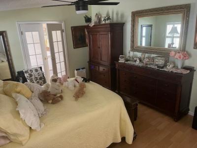 Photo 5 of 20 of home located at 8708 26th Drive E Palmetto, FL 34221