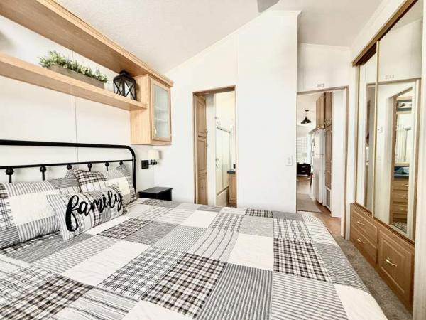 2000 Fleetwood Manufactured Home