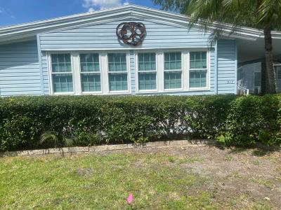 Photo 2 of 19 of home located at 247 Golf View Dr Auburndale, FL 33823