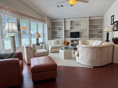 Photo 4 of 19 of home located at 247 Golf View Dr Auburndale, FL 33823