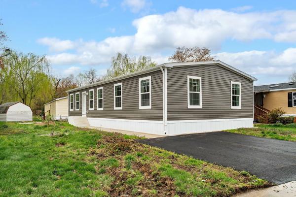 Photo 1 of 2 of home located at 1976 Northeast Ave. Lot 232 Vineland, NJ 08360