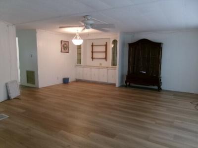 Photo 5 of 10 of home located at 7100 Ulmerton Rd Lot 385 Largo, FL 33771