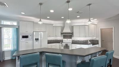 Photo 4 of 18 of home located at 832 Bishop Dr Lady Lake, FL 32159