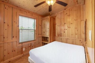 Photo 5 of 6 of home located at 4710 Lake Road East Geneva, OH 44041