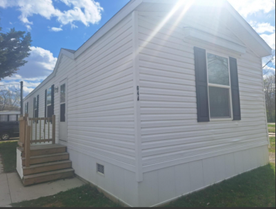 Mobile Home at 2009 Hamburg Pike Trlr 64A Jeffersonville, IN 47130
