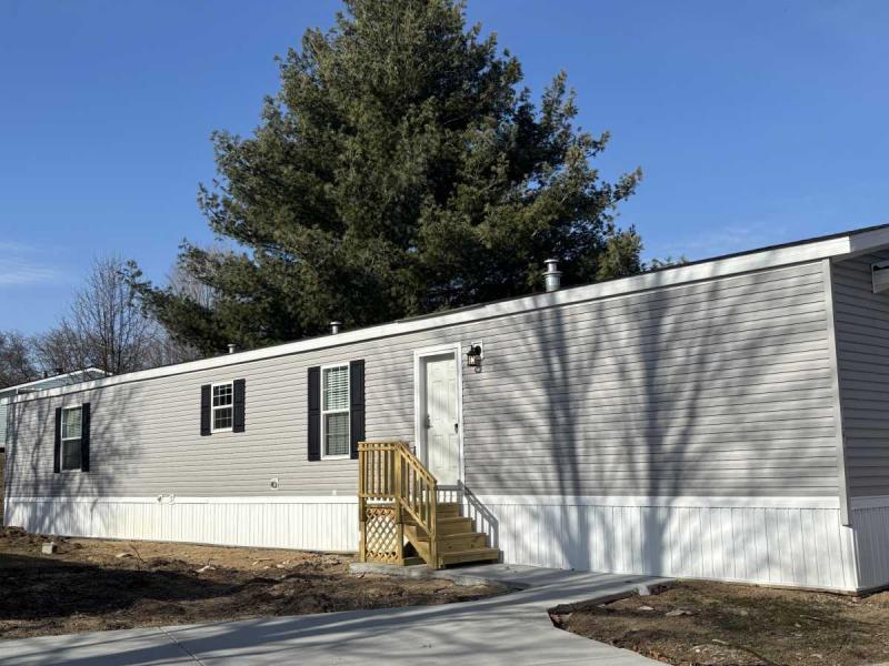 Mobile home available near Lowell Michigan