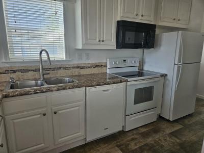 Photo 4 of 14 of home located at 7310 Us Hwy 301 N Ellenton, FL 34222