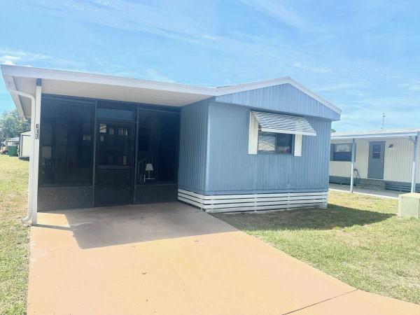 Photo 1 of 2 of home located at 617 Live Oak Lane Wildwood, FL 34785