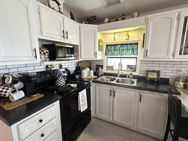 1986 Park Manufactured Home