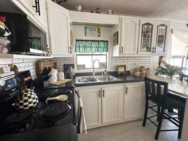 1986 Park Manufactured Home