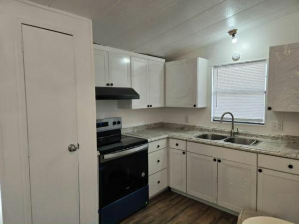 1987 BROO Manufactured Home