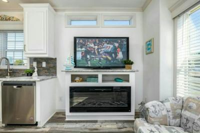 Photo 5 of 10 of home located at 1887 N. State Road 29, #425 Labelle, FL 33935