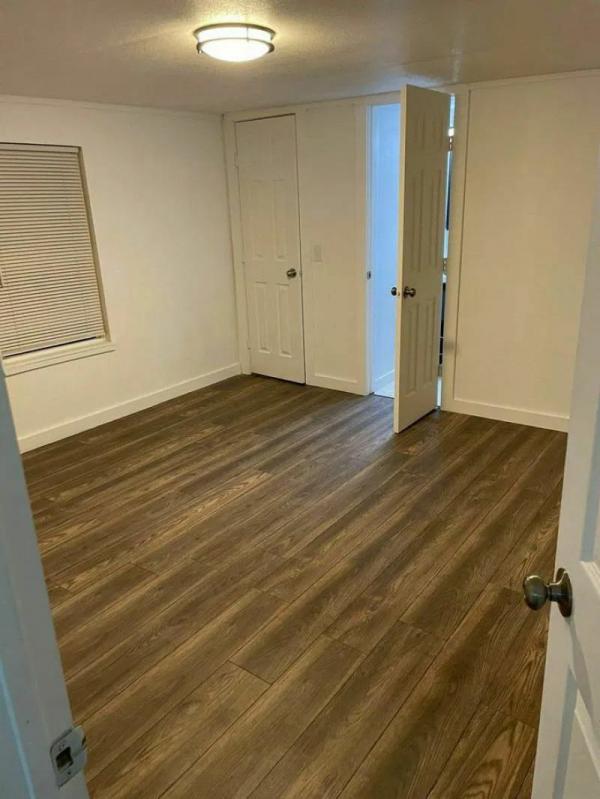 1985 WOODLAKE Mobile Home
