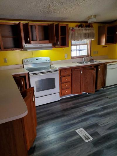 Photo 3 of 10 of home located at 182 Ashwood Avenue Elyria, OH 44035