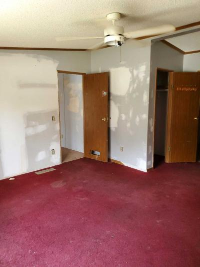 Photo 4 of 10 of home located at 182 Ashwood Avenue Elyria, OH 44035