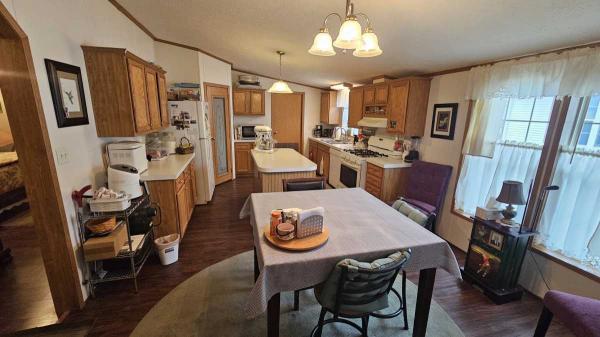 2005 Schult Manufactured Home