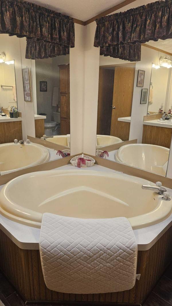 2005 Schult Manufactured Home