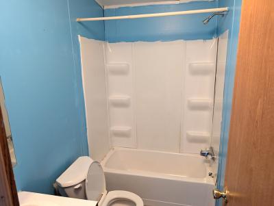 Photo 5 of 6 of home located at 1002 Shawna Ave Auburn, IN 46706