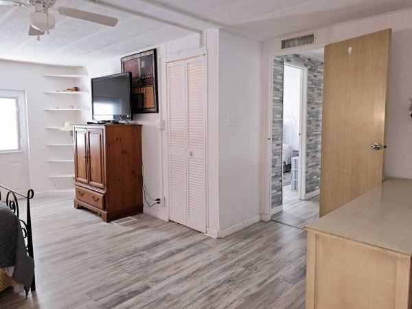 1977 Big, Beautiful Updated 2/2 pet friendly  Call Amanda today 941.706.6344  Mobile Home