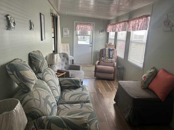 1990 Manufactured Home