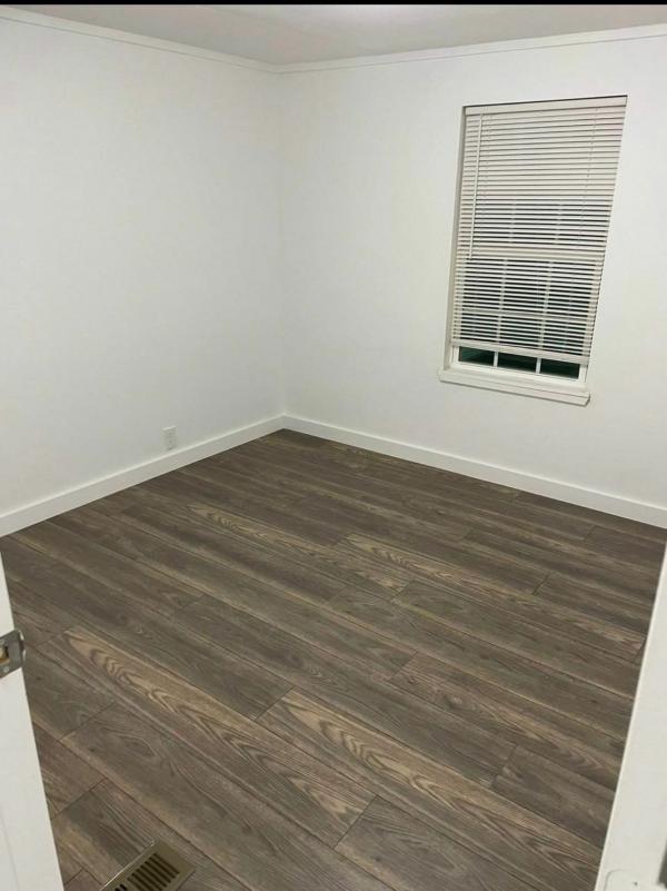 1985 WOODLAKE Mobile Home