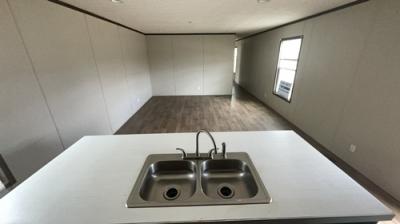 Photo 5 of 18 of home located at 14258 Airline Hwy Gonzales, LA 70737