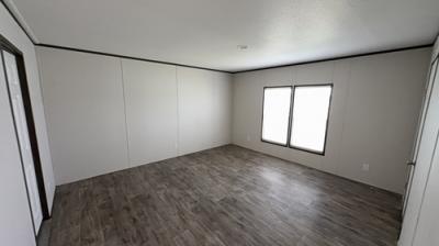 Photo 4 of 26 of home located at 5136 Ben Day Murrin Rd Lot 854 Fort Worth, TX 76126