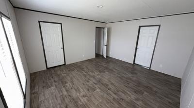Photo 5 of 26 of home located at 5136 Ben Day Murrin Rd Lot 854 Fort Worth, TX 76126