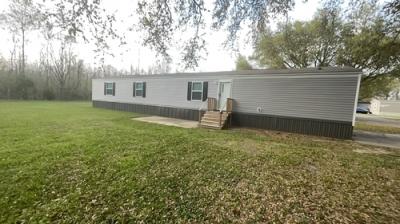Photo 2 of 19 of home located at 280 E Mount Pleasant Rd Trlr 50 Zachary, LA 70791