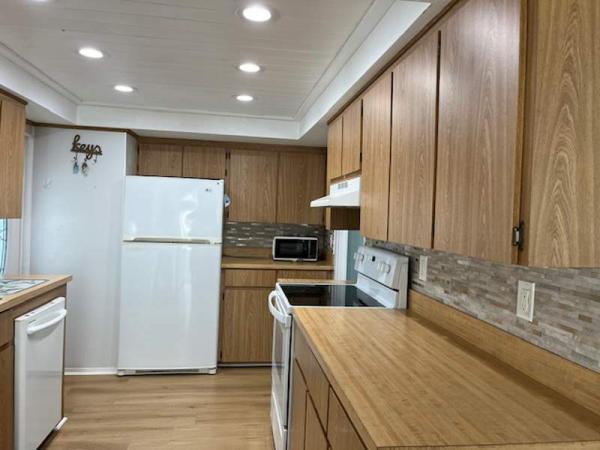 1968 Hillcrest Manufactured Home