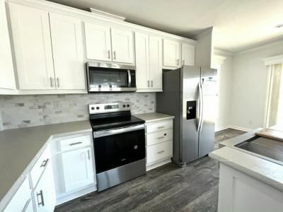 Photo 3 of 21 of home located at 119 North Lake Drive Leesburg, FL 34788