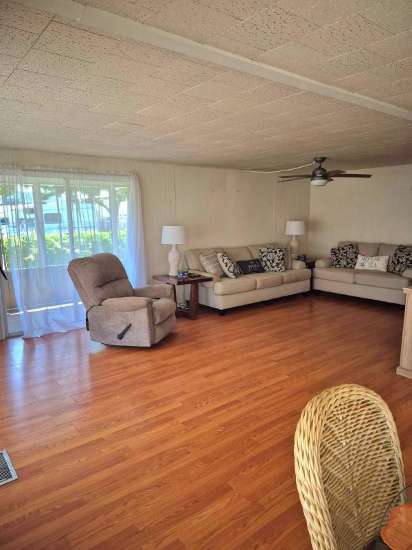 CHAT Mobile Home For Sale